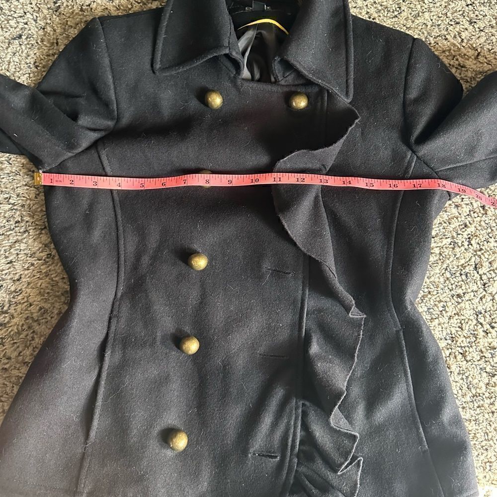 DKNY Wool coat with ruffled trim, pockets and oversized buttons.Size 2 - Picture 5 of 13